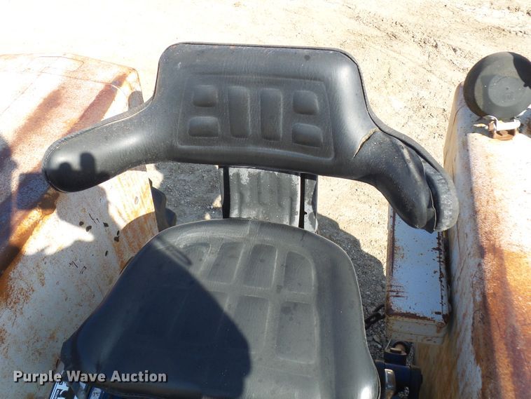 image for item DC2893 1974 Ford 7000  tractor