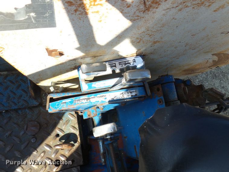 image for item DC2893 1974 Ford 7000  tractor