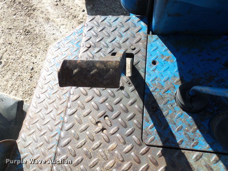 image for item DC2893 1974 Ford 7000  tractor