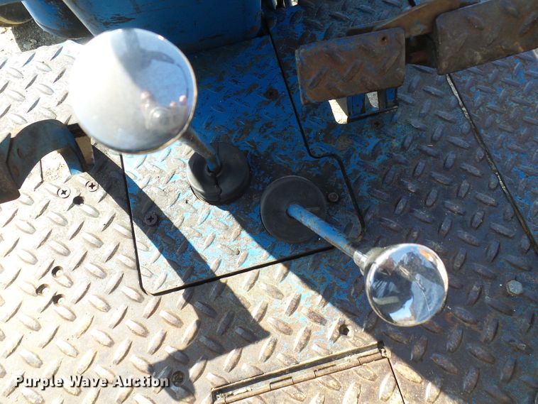 image for item DC2893 1974 Ford 7000  tractor