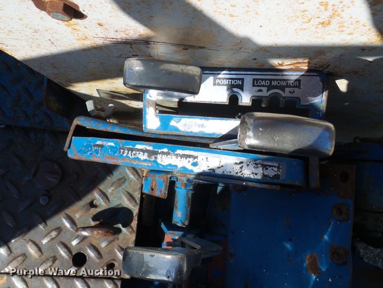 image for item DC2893 1974 Ford 7000  tractor