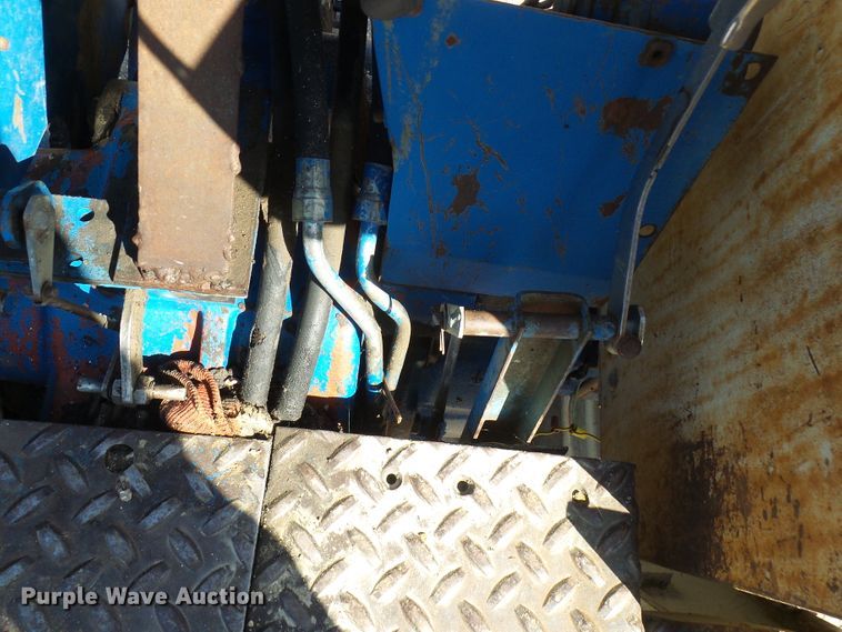 image for item DC2893 1974 Ford 7000  tractor