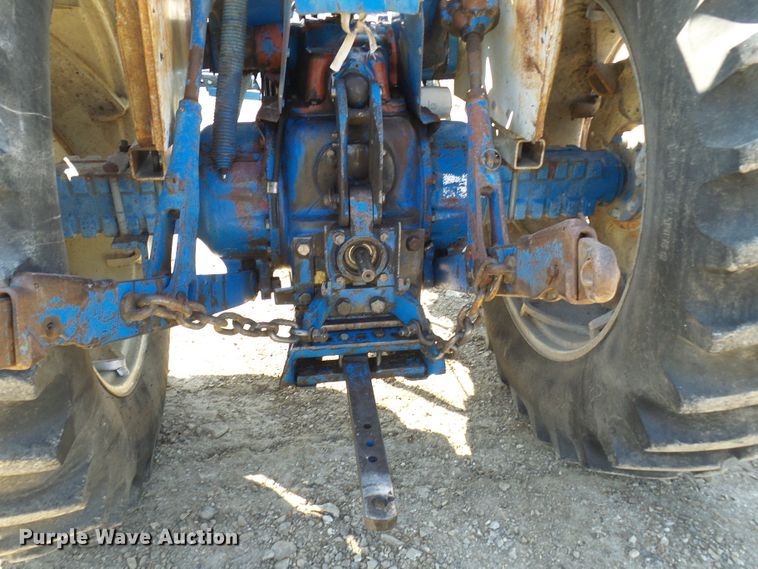 image for item DC2893 1974 Ford 7000  tractor