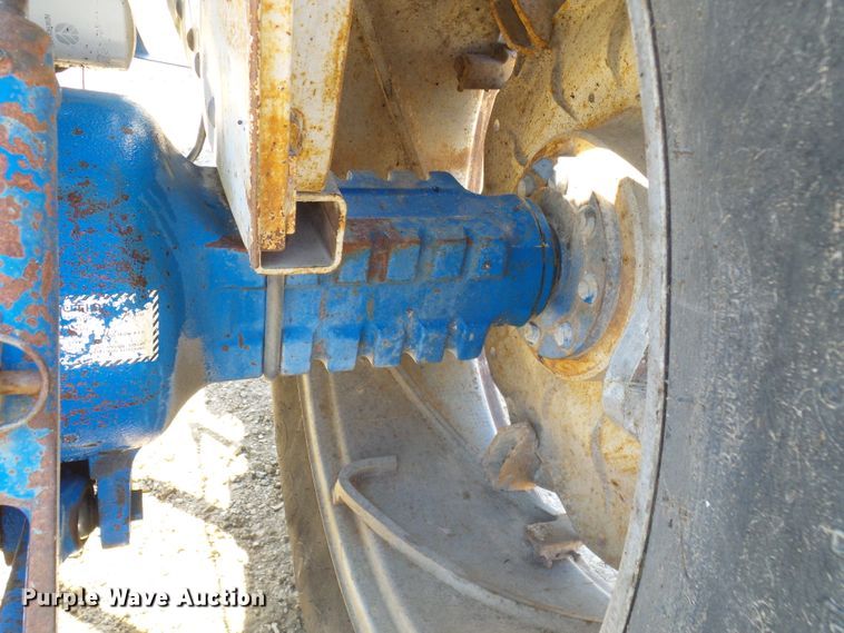 image for item DC2893 1974 Ford 7000  tractor