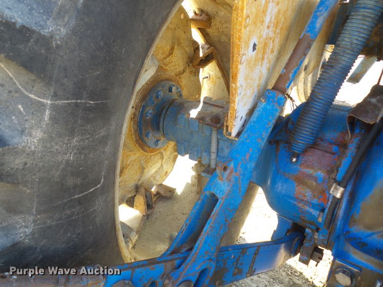 image for item DC2893 1974 Ford 7000  tractor