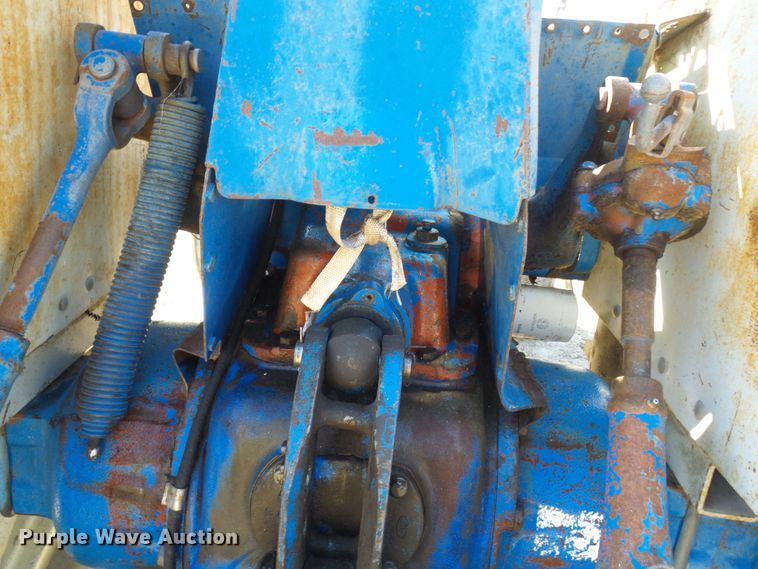 image for item DC2893 1974 Ford 7000  tractor