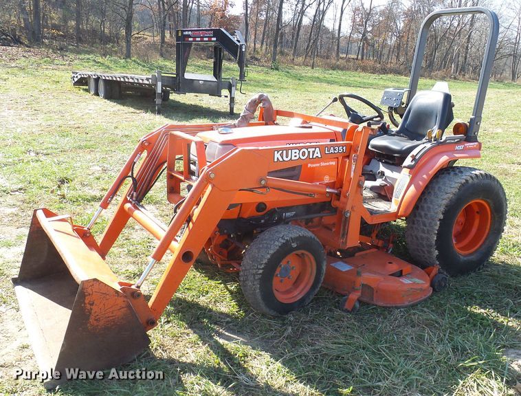 image for item DC2894 Kubota B2400  MFWD tractor