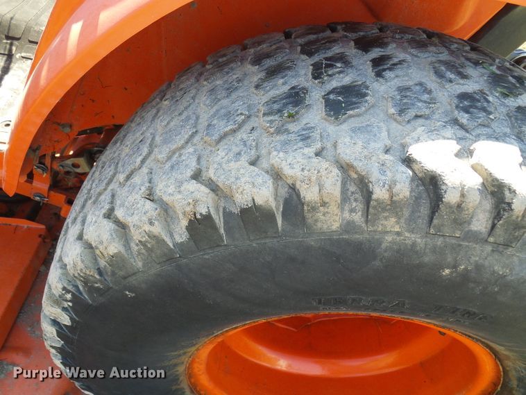 image for item DC2894 Kubota B2400  MFWD tractor