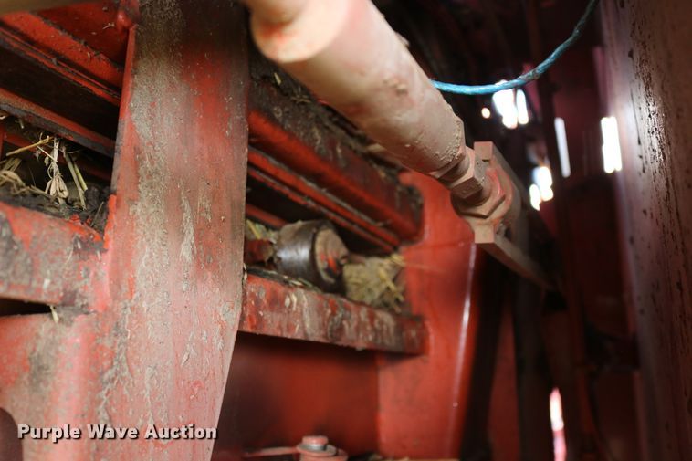 image for item DD6162 2006 Hesston 4760  large square baler