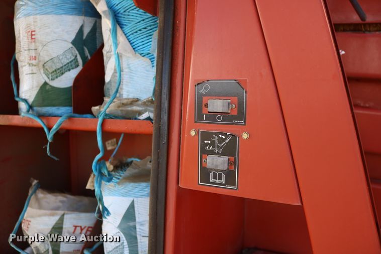 image for item DD6162 2006 Hesston 4760  large square baler