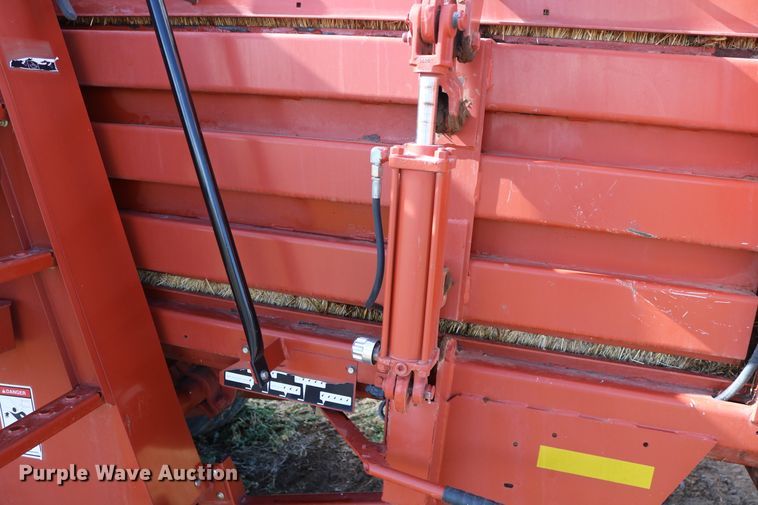 image for item DD6162 2006 Hesston 4760  large square baler