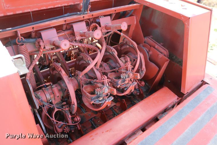 image for item DD6162 2006 Hesston 4760  large square baler