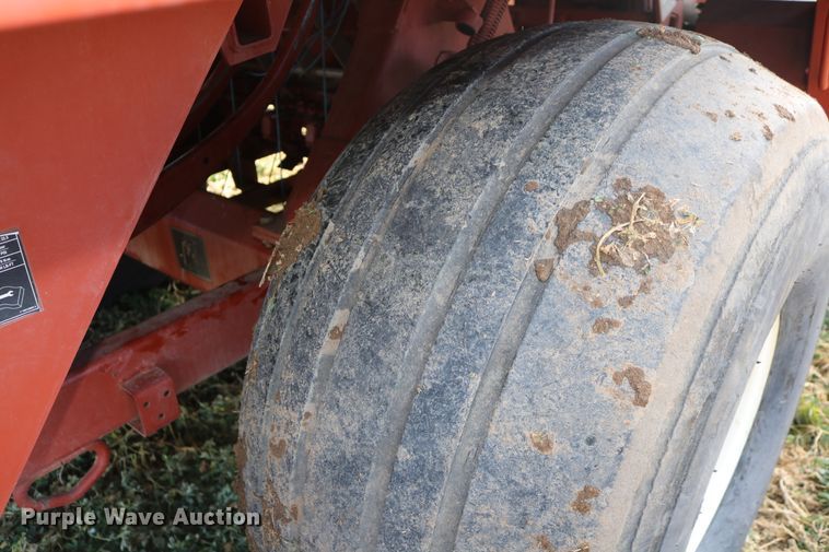 image for item DD6162 2006 Hesston 4760  large square baler