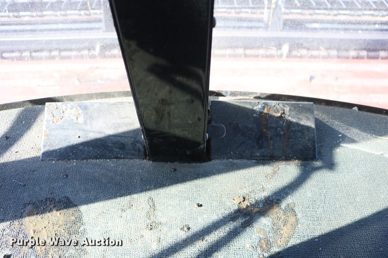 image for item DD6163 2004 Hesston 9230  windrower