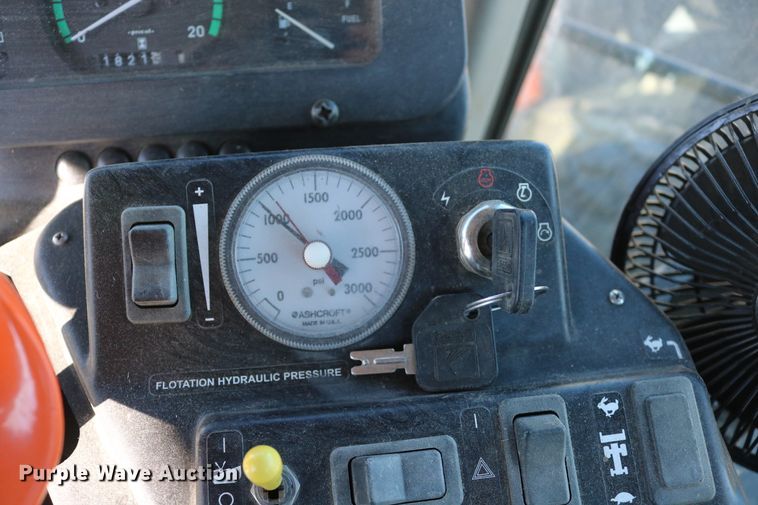 image for item DD6163 2004 Hesston 9230  windrower