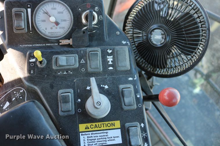 image for item DD6163 2004 Hesston 9230  windrower