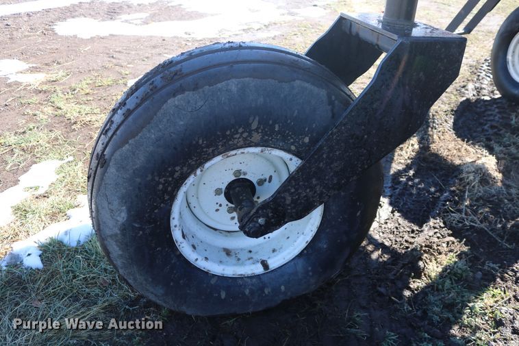 image for item DD6163 2004 Hesston 9230  windrower