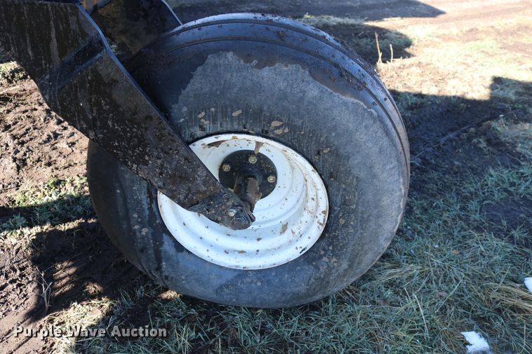 image for item DD6163 2004 Hesston 9230  windrower