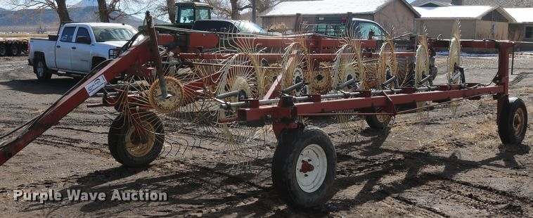 image for item DD6164 Hesston 3983 hay rake