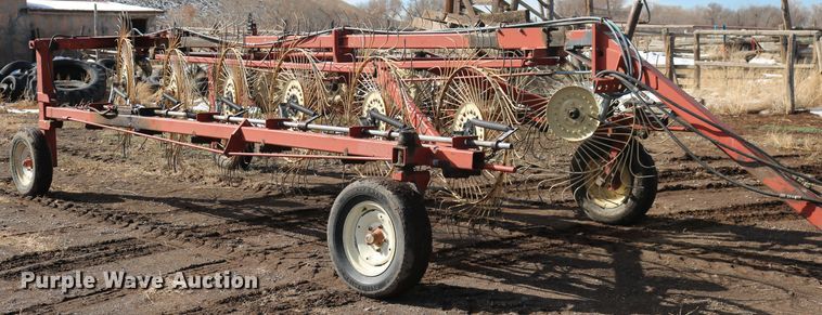 image for item DD6164 Hesston 3983 hay rake