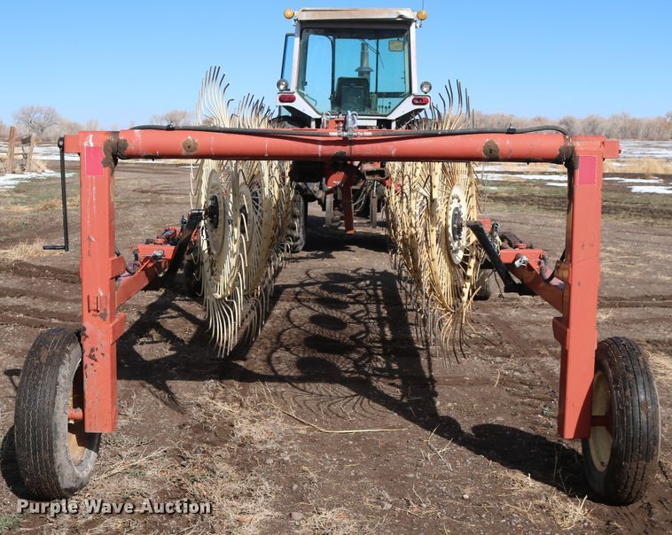 image for item DD6164 Hesston 3983 hay rake