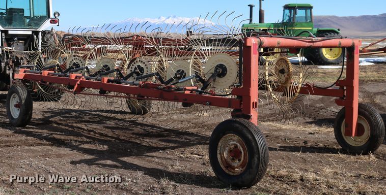 image for item DD6164 Hesston 3983 hay rake