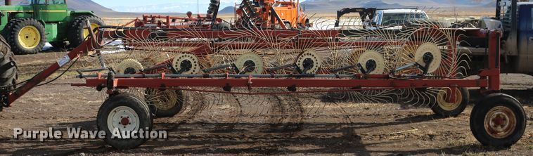 image for item DD6164 Hesston 3983 hay rake