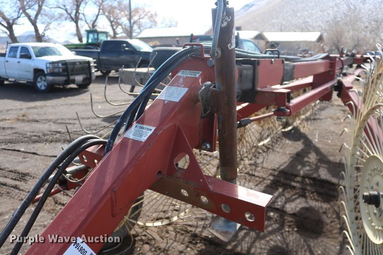 image for item DD6164 Hesston 3983 hay rake