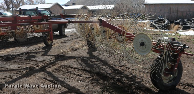 image for item DD6164 Hesston 3983 hay rake