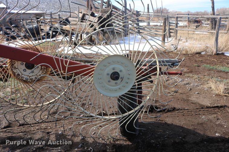 image for item DD6164 Hesston 3983 hay rake