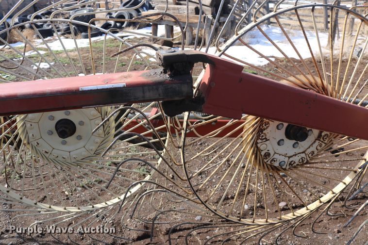 image for item DD6164 Hesston 3983 hay rake