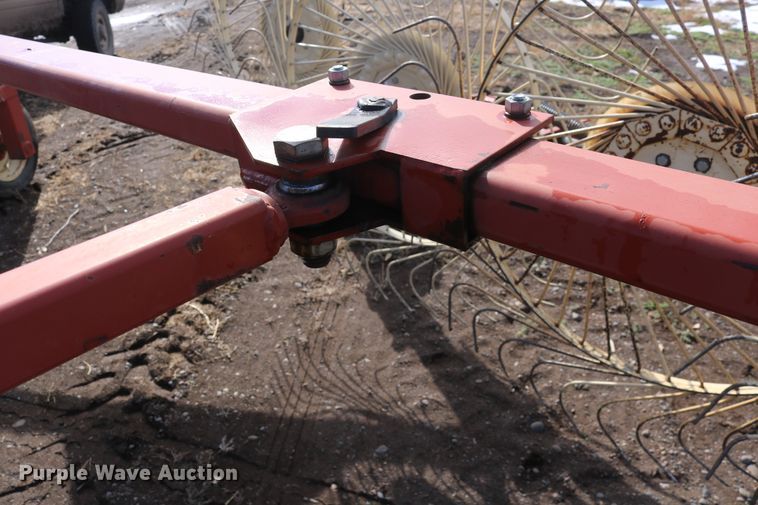 image for item DD6164 Hesston 3983 hay rake