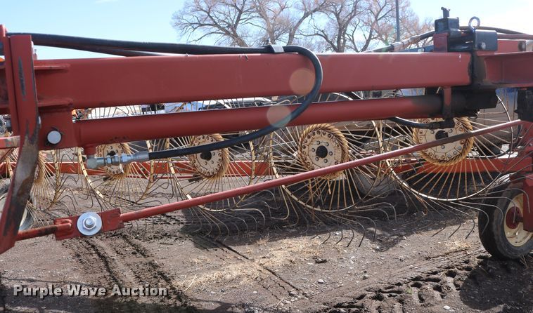 image for item DD6164 Hesston 3983 hay rake