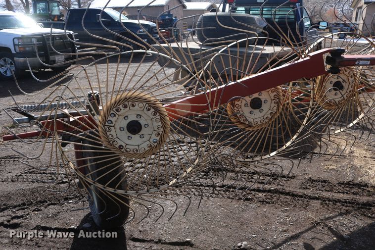 image for item DD6164 Hesston 3983 hay rake
