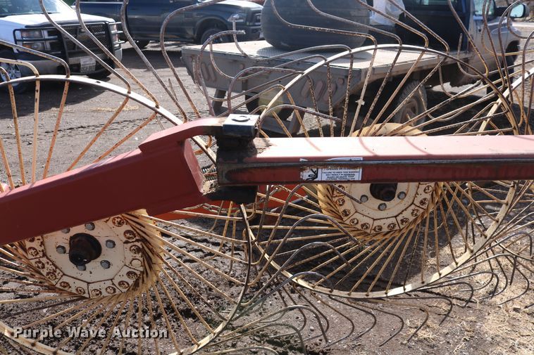 image for item DD6164 Hesston 3983 hay rake