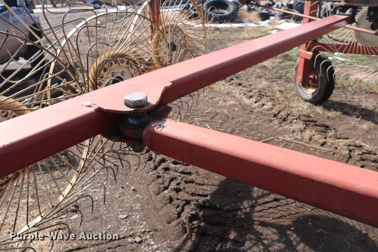 image for item DD6164 Hesston 3983 hay rake