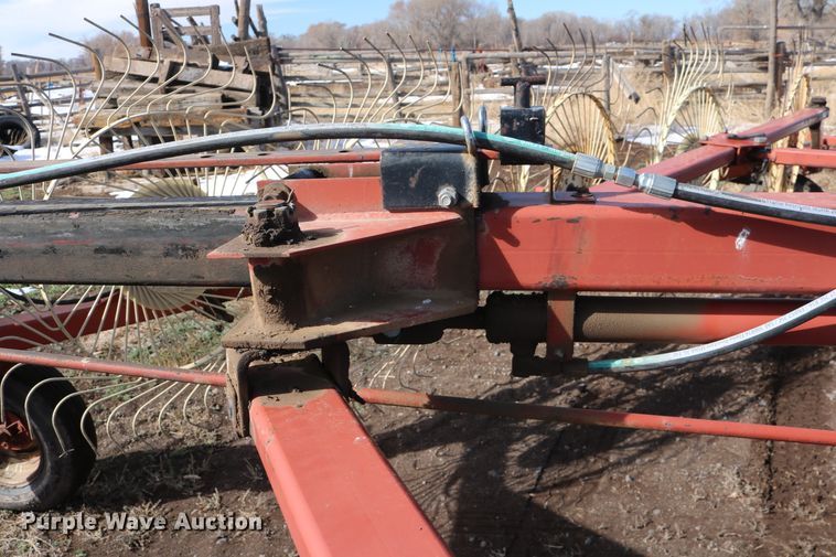 image for item DD6164 Hesston 3983 hay rake