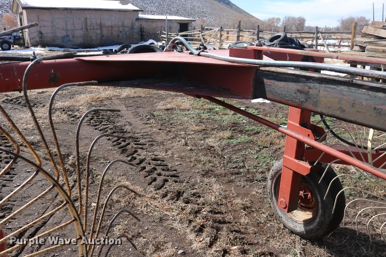 image for item DD6164 Hesston 3983 hay rake