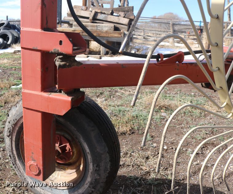 image for item DD6164 Hesston 3983 hay rake