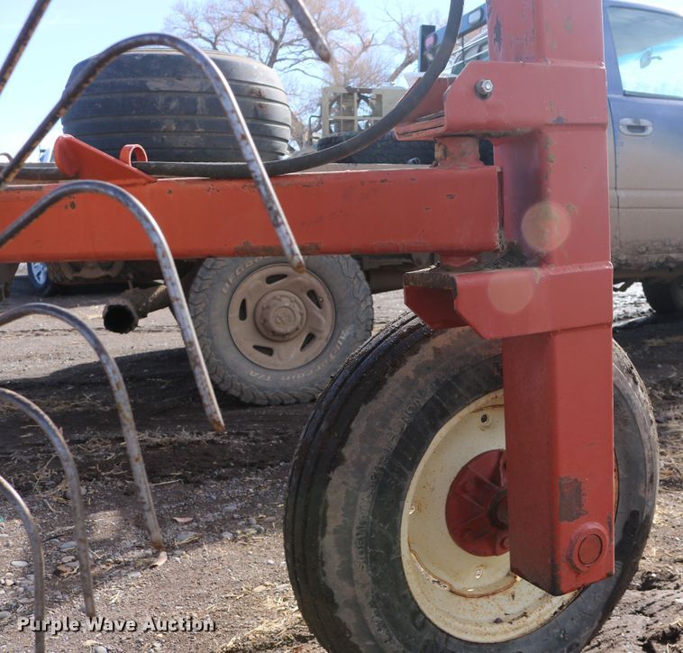 image for item DD6164 Hesston 3983 hay rake