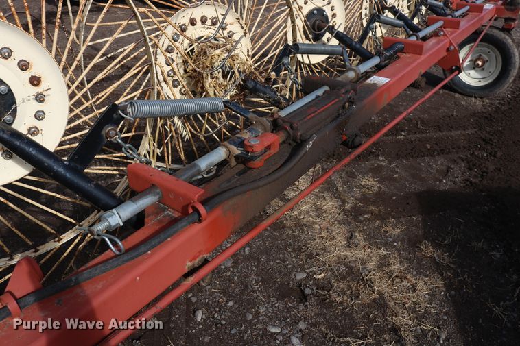 image for item DD6164 Hesston 3983 hay rake