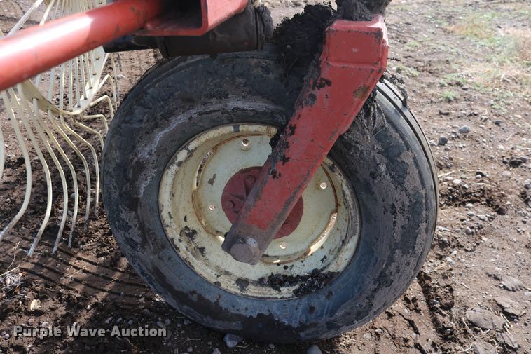 image for item DD6164 Hesston 3983 hay rake