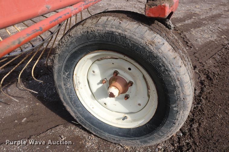 image for item DD6164 Hesston 3983 hay rake