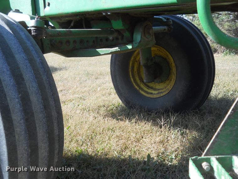 image for item DF4550 1985 John Deere 4650  tractor