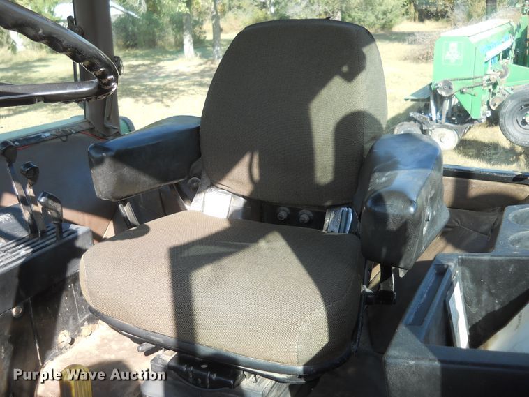 image for item DF4550 1985 John Deere 4650  tractor