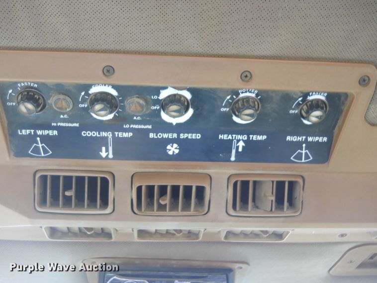 image for item DF4550 1985 John Deere 4650  tractor