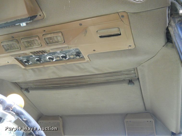 image for item DF4550 1985 John Deere 4650  tractor