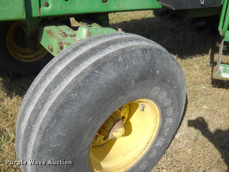 image for item DF4550 1985 John Deere 4650  tractor