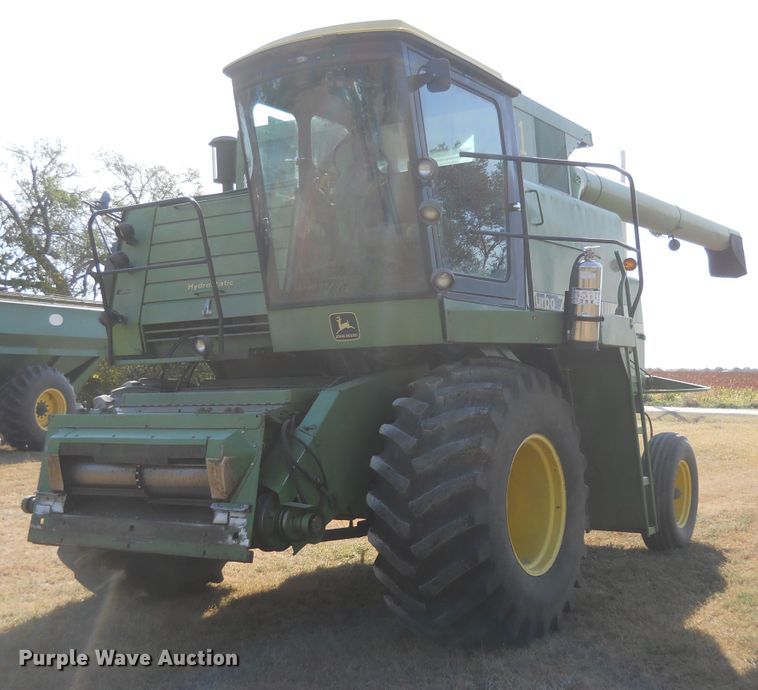 image for item DF4551 1984 John Deere 7720 Turbo  combine