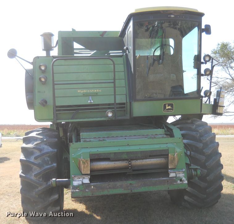 image for item DF4551 1984 John Deere 7720 Turbo  combine